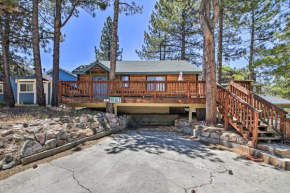 Woodsy House with Hot Tub and A and C - 1 Mi to Big Bear!